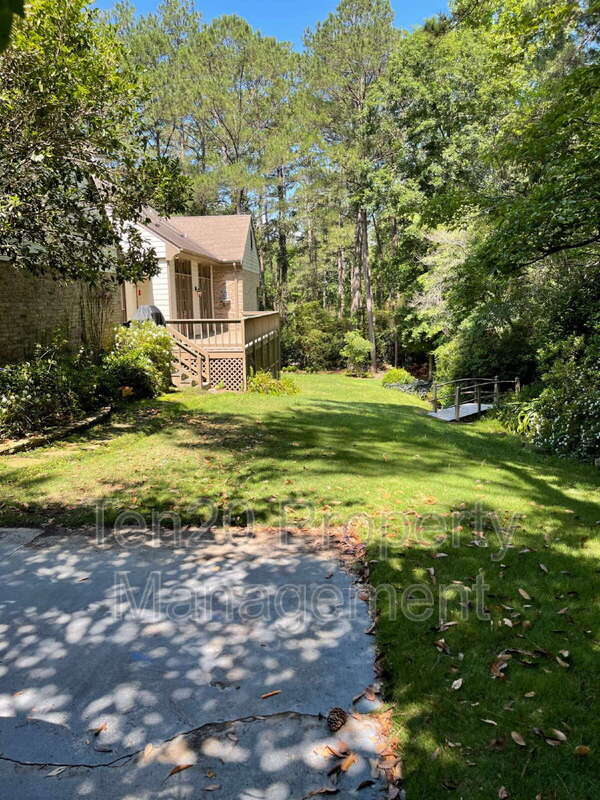 Building Photo - 1544 Glencoe Dr