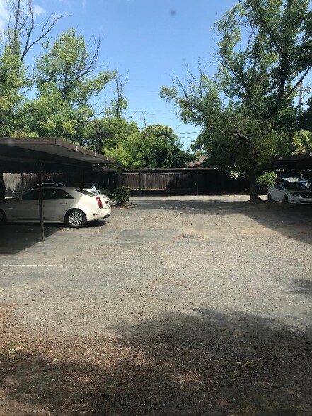 Parking area - 4332 Pacific Ave