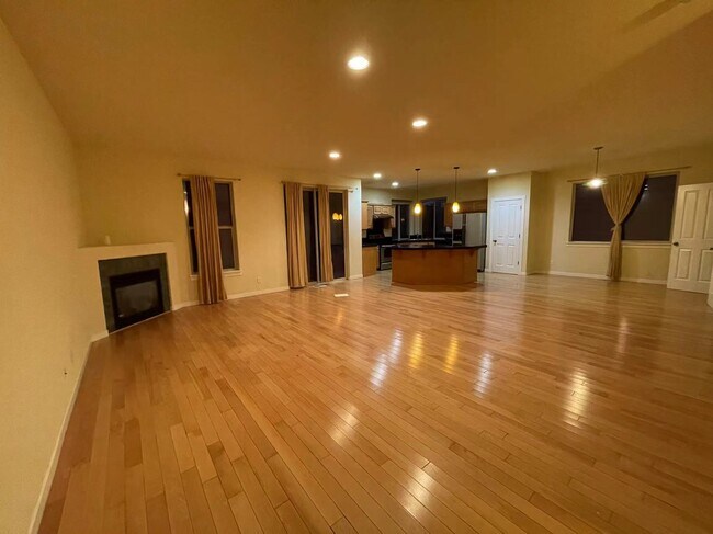 Building Photo - 2551 NW Byrne Terrace