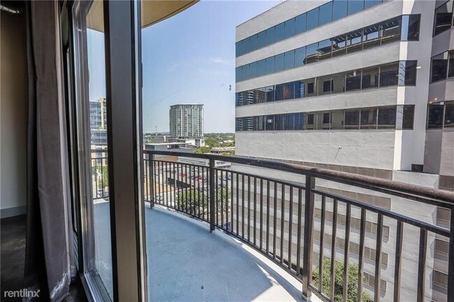 Building Photo - 1 br, 1 bath Apartment - 311 W 5th St