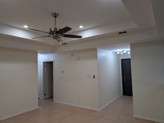 Building Photo - 2305 E 27th St