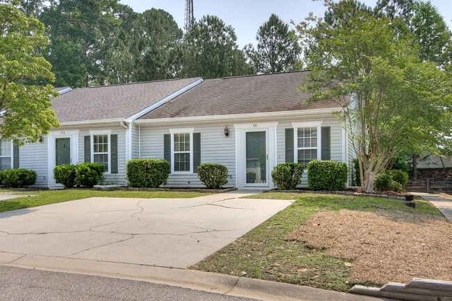 Building Photo - End Unit Townhome Evans