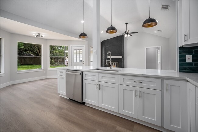 Building Photo - 1406 Kent Way