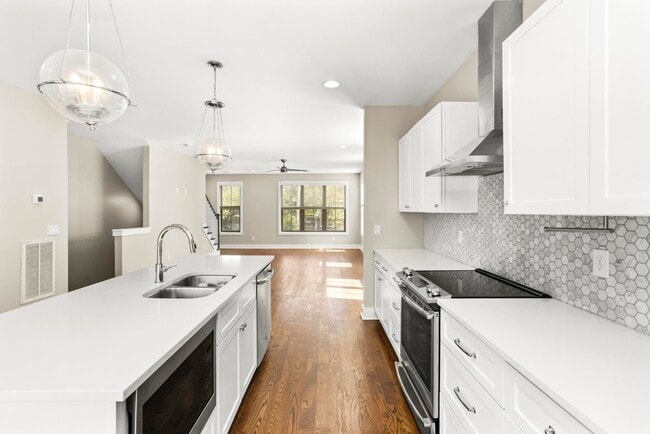 Building Photo - 942 Riverside Dr