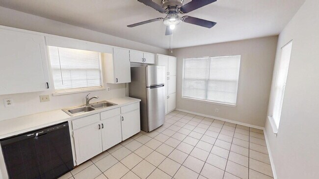 Building Photo - Step into comfort and style with this beautiful 3-bedroom home!