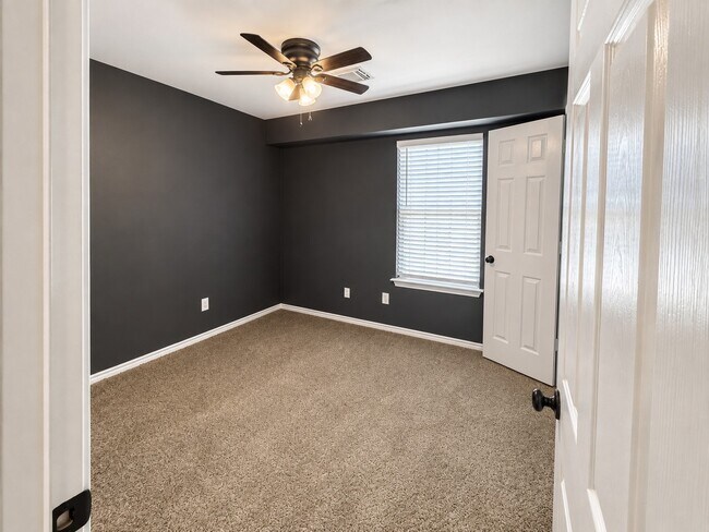 Building Photo - 134 N Camellia Grove Cir