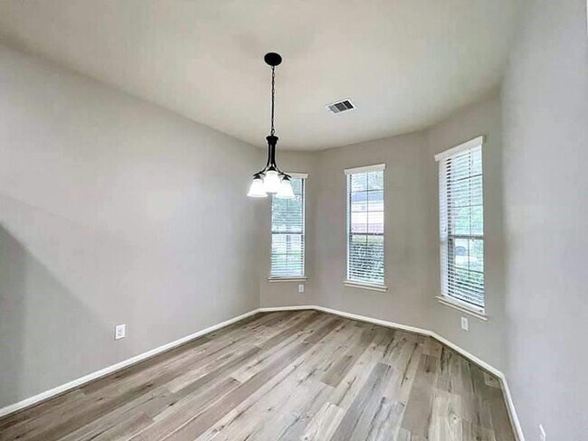 Building Photo - 21510 Sierra Long Dr
