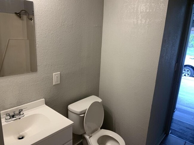 Building Photo - 4229 NE 20th St