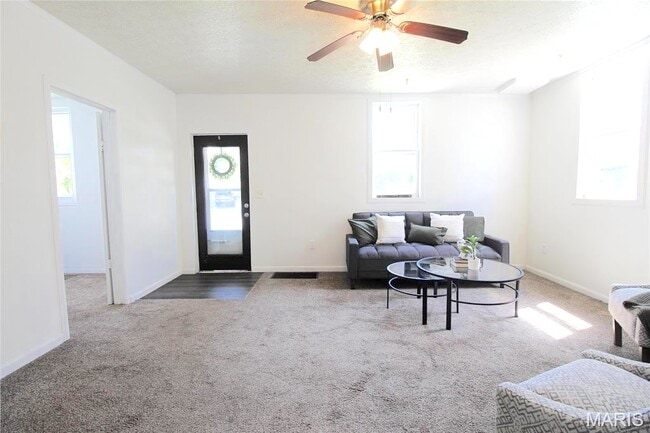 Building Photo - 413 N Center St