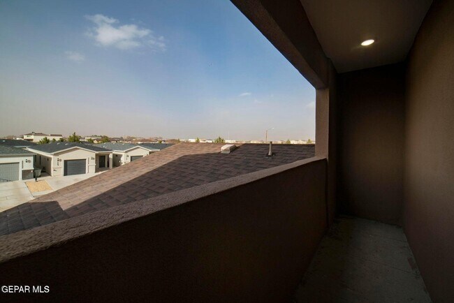 Building Photo - 1060 Hoppas St