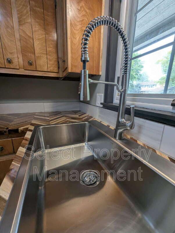 Building Photo - 3211 Jonquil Dr