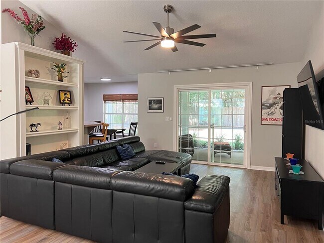Building Photo - 6841 SW 80th Dr