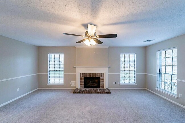 Building Photo - 75 Breezy Point Pl