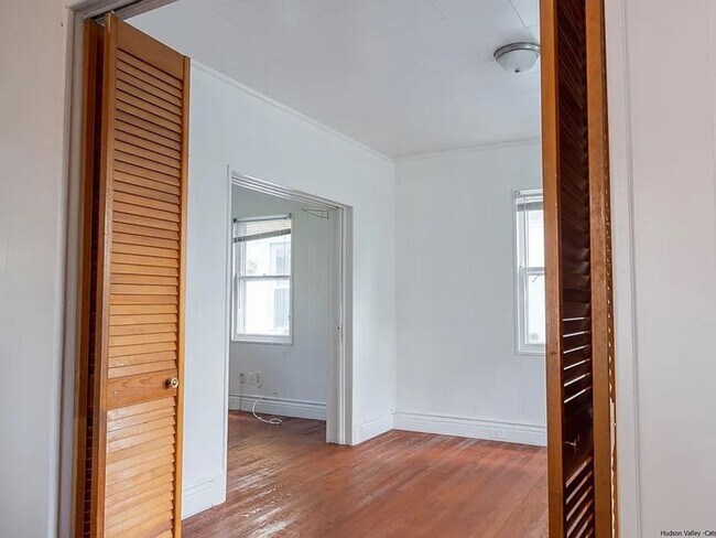 Building Photo - 2 Bedroom Single-Family Home, Newburgh