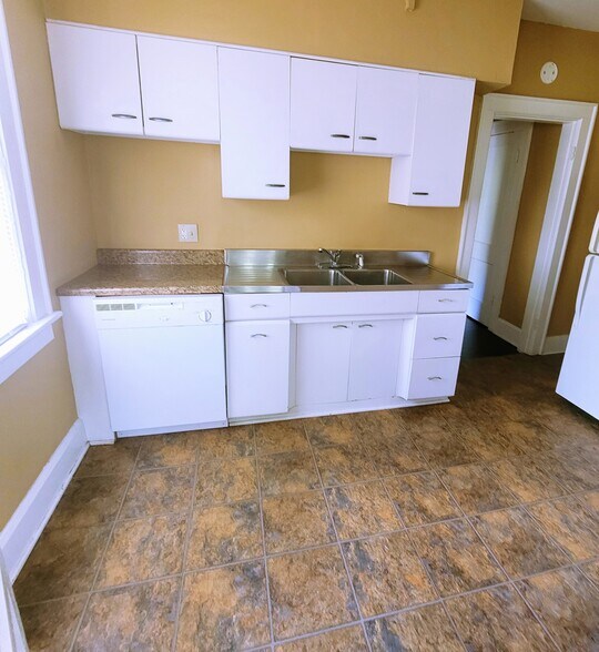 Kitchen & Dishwasher - 352 E 20th Ave