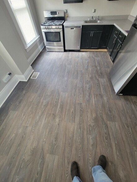 Building Photo - 224 6th Ave