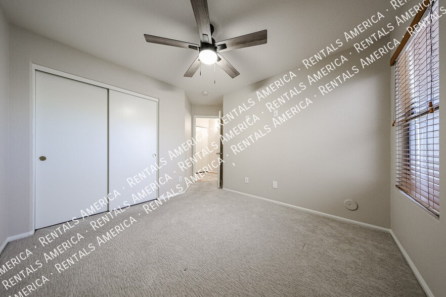 Building Photo - 42610 W Michaels Dr