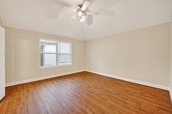 Building Photo - 3730 Main Poplar Dr