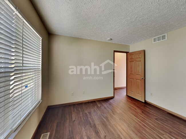 Building Photo - 160 Harvard Loop