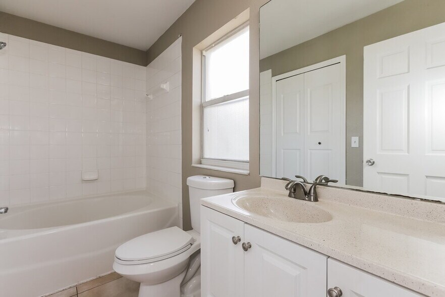 Building Photo - 3114 Summer House Dr