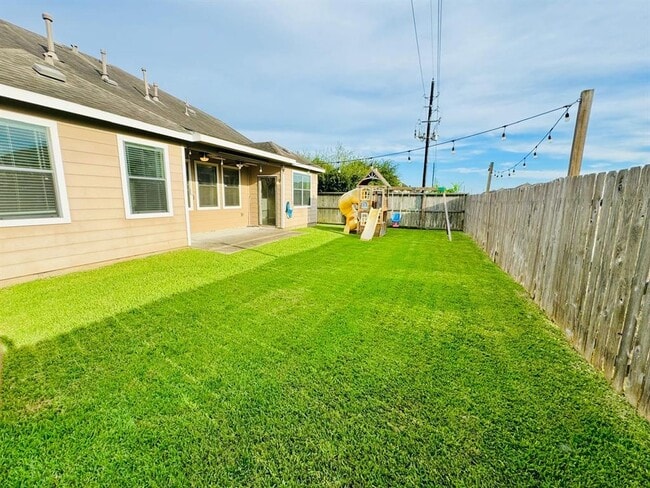 Building Photo - 5531 Drumlin Field Way
