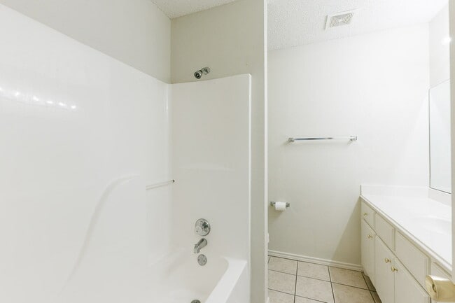 Building Photo - Super Cute Duplex in South Lubbock