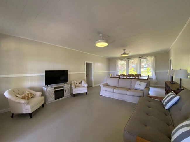 Building Photo - Furnished Plantation Home with 3 Bedrooms, 2 Bath large enclosed porch on almost 2 acres with oce...