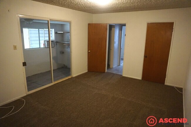 Building Photo - 2112 Kingston Pl