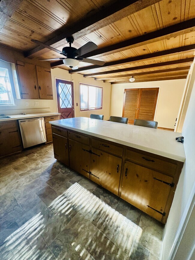 Building Photo - 3178 Hillview Ct