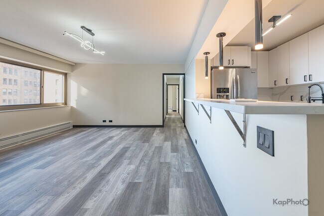 Building Photo - 7337 S South Shore Dr