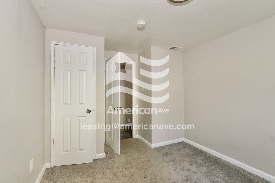 Building Photo - 212 E Bowne Blvd