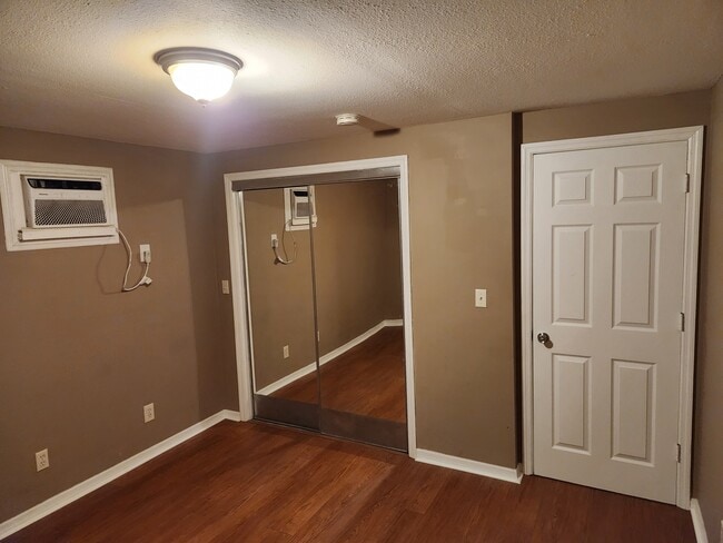 Building Photo - 1215 Skyview Blvd