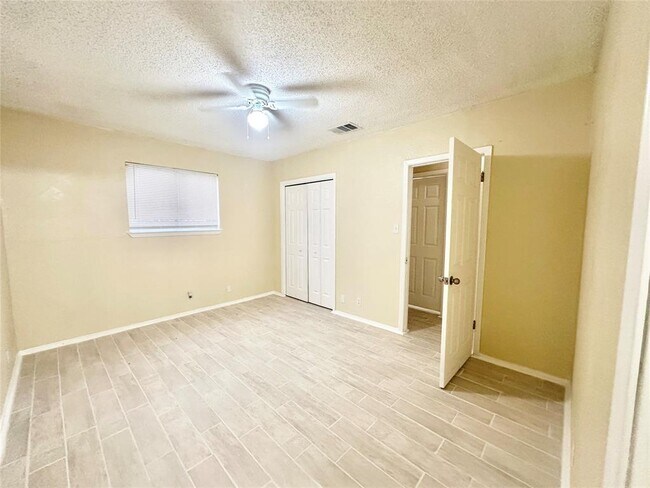 Building Photo - 4302 Scottsdale Rd