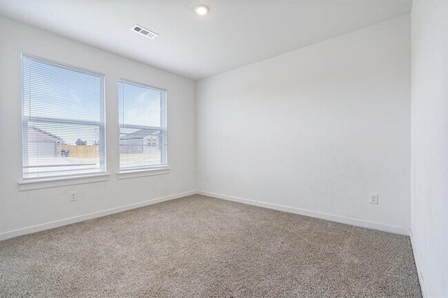 Building Photo - 1051 EMERALD St