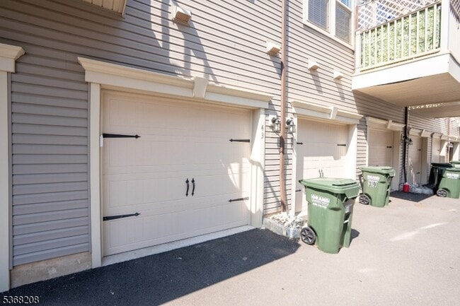Building Photo - 43 S Davenport St