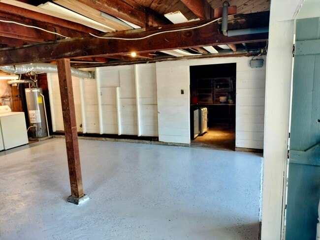 Building Photo - 914 1/2 W 21st St