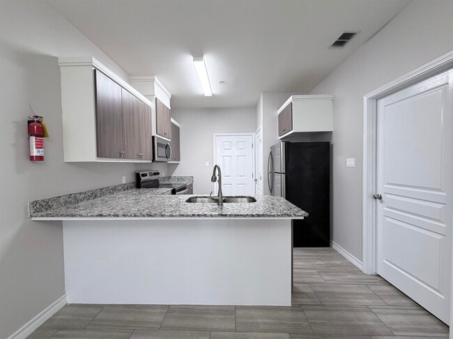 Building Photo - 5601 Cuenca Dr