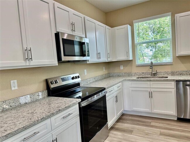 Building Photo - 13075 House Finch Rd