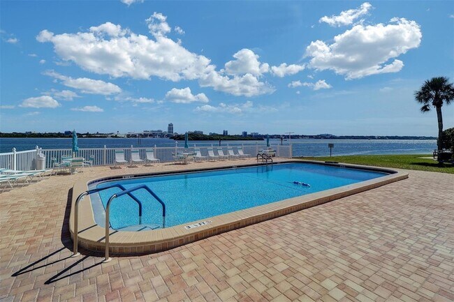 Building Photo - 868 Bayway Blvd