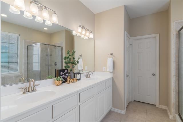 Building Photo - 2116 Chambers Dr