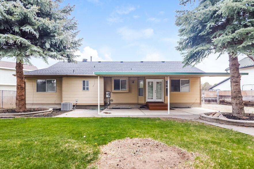 Building Photo - 7720 Strawberry Cove