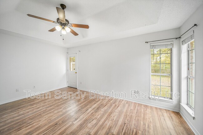 Building Photo - 3313 Country Meadow Ln