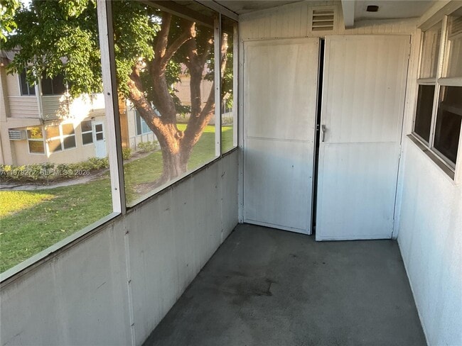 Building Photo - 516 Saxony Dr