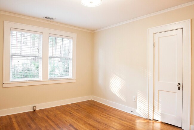 Building Photo - Renovated 1 bedroom apartment