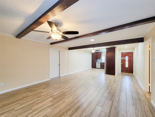 Building Photo - 12611 Dermott Dr