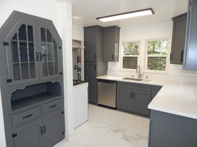 Building Photo - 1764 Prospect Dr