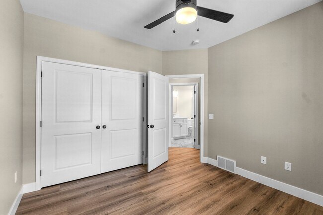 Building Photo - 2272 Heywood Mdws