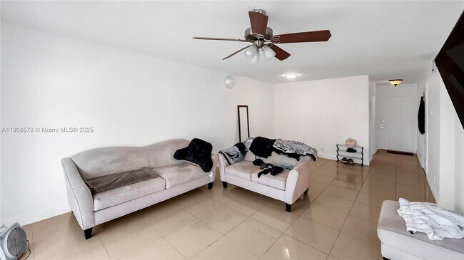 Building Photo - 4200 NW 3rd Ct