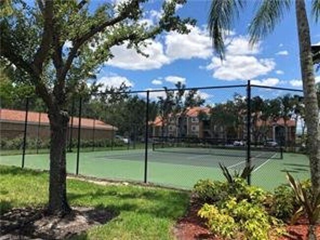 Building Photo - ANNUAL RENTAL - 2ND FLOOR 1 BED / 1 BATH C...