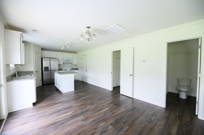 Building Photo - Like new construction 2 story home 4 bedro...